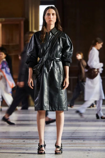 Look 32